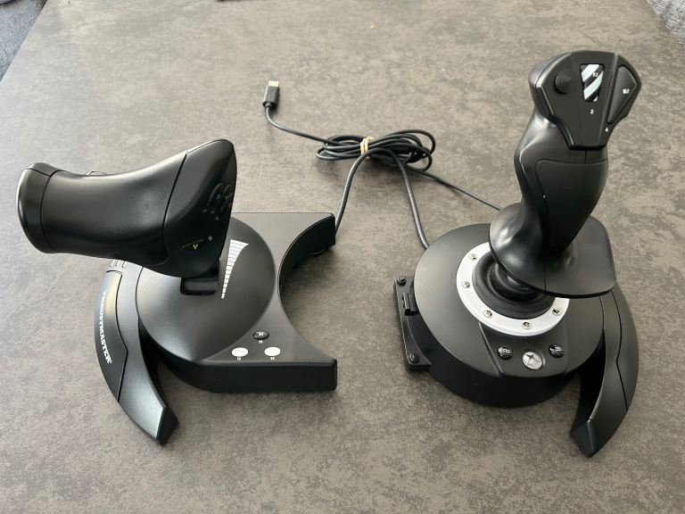 Thrustmaster T-Flight Hotas One flight joystick - Full Kit with pedals
