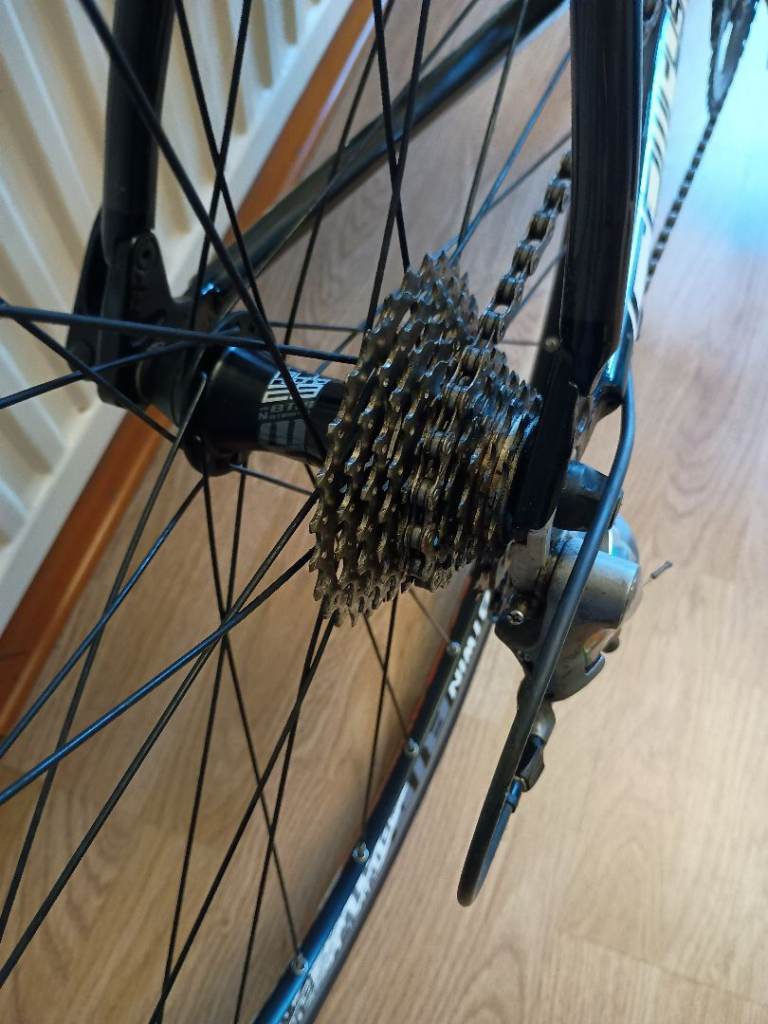 Btwin FC 700 full carbon road bike 