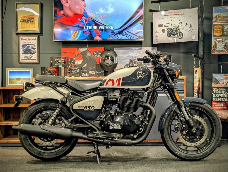 2025 ROYAL ENFIELD SHOTGUN 650 in Stencil White