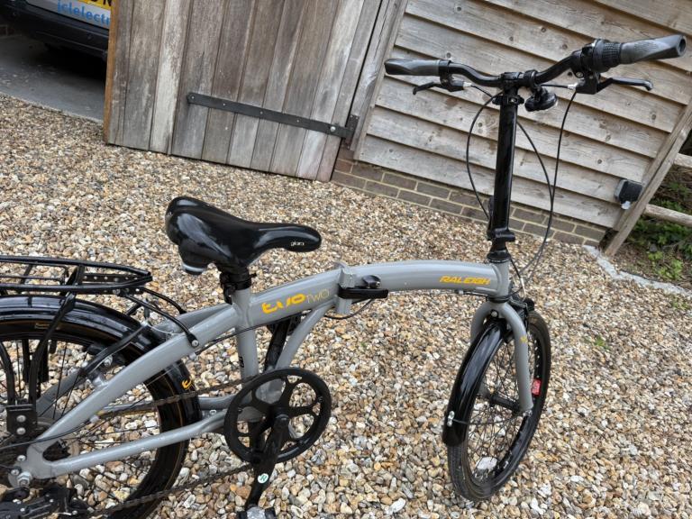 Raleigh Evo 2 - Two - Folding Bike 20" Wheels Aluminium Frame, 7-Speed Rear Rack Stand LONDON SW1