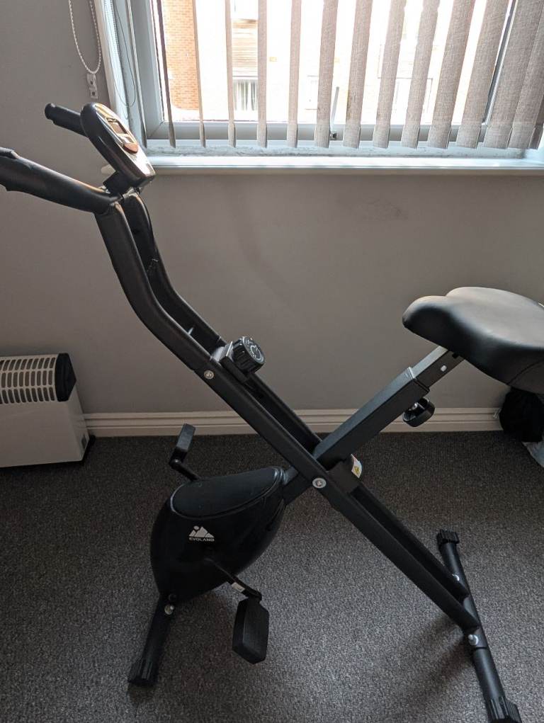 Foldable exercise bike 