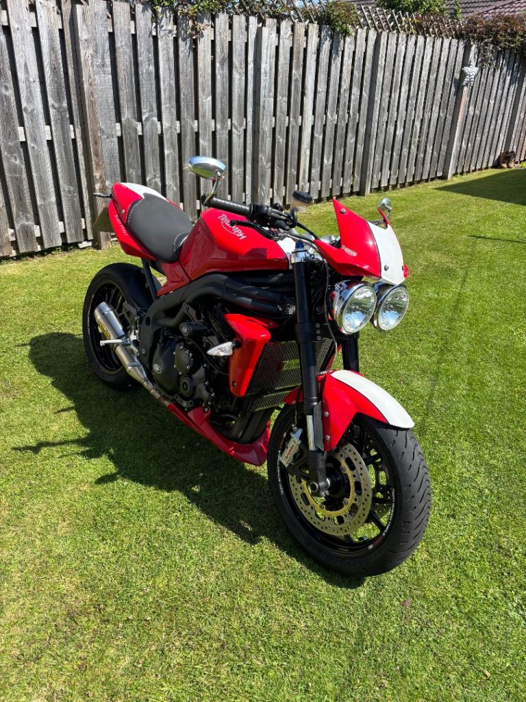 Triumph, SPEED, 2010, 1050 (cc)