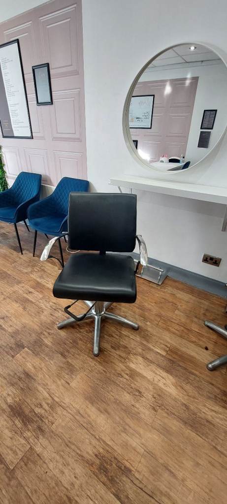 Salon styling chair 