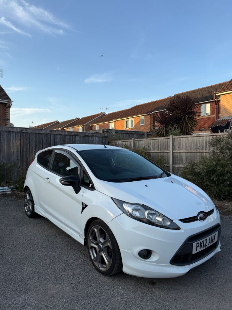 Ford, FIESTA, Hatchback, 2012, Manual, 1596 (cc), 3 doors