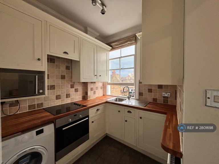 1 bedroom flat in London, London, W12 (1 bed) (#2801698)