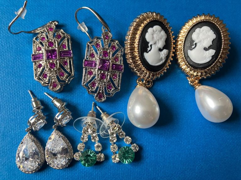 Ladies jewellery 4x silver gem set earrings