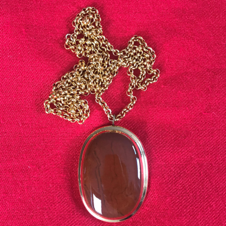 Goldtone necklace with large brown, veined stone or stone-effect pendant. £3 ovno.  Can post.