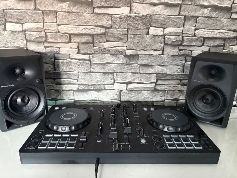 Pioneer DJ DDJ-FLX4 Double Deck Controller with 2 DM4OD Speakers