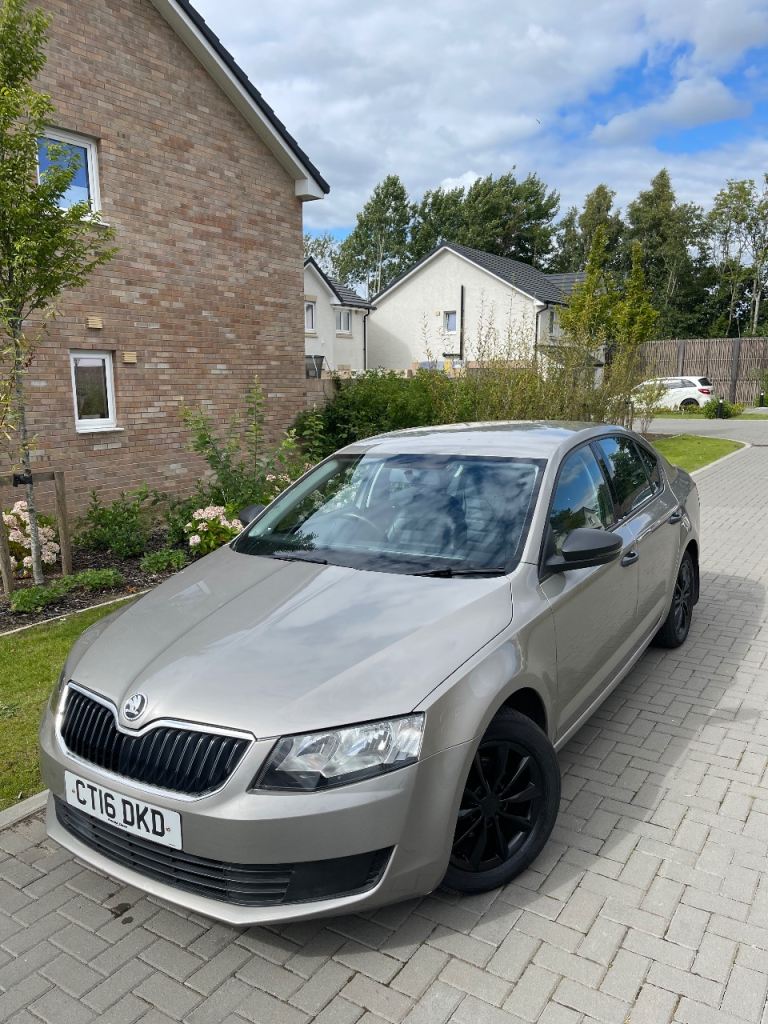 Skoda, OCTAVIA, Hatchback, 2016, Semi-Auto, 1598 (cc), 5 doors