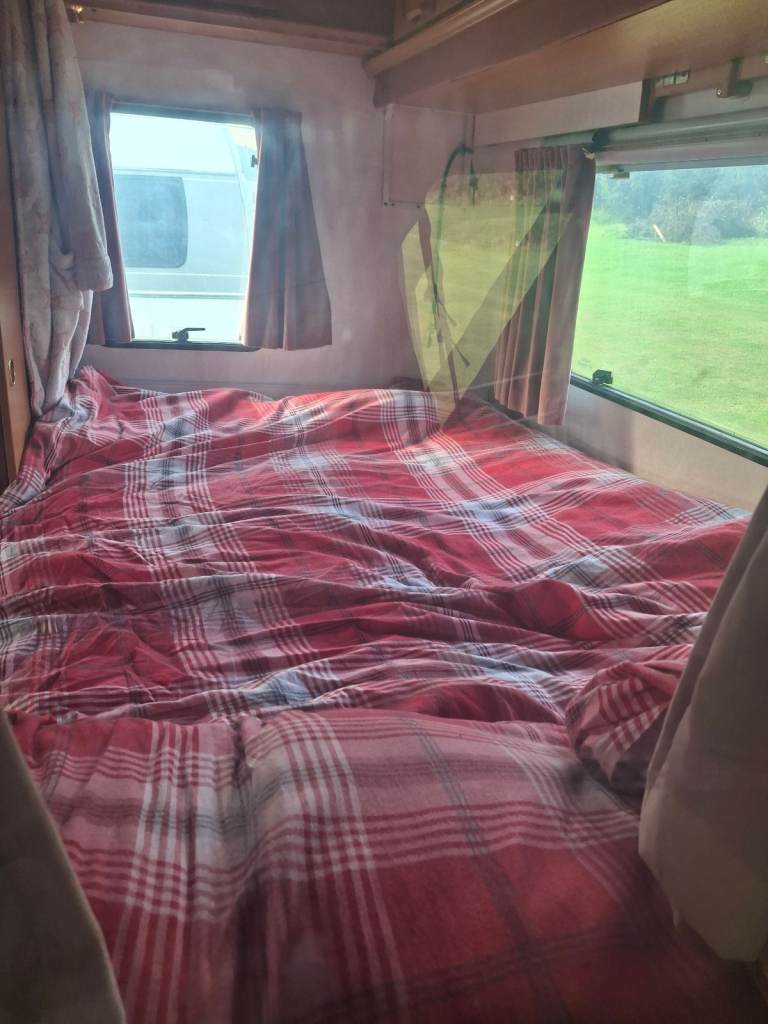 Avondale Rialto 2000 Millenium Edition 5 Birth Caravan 530/5