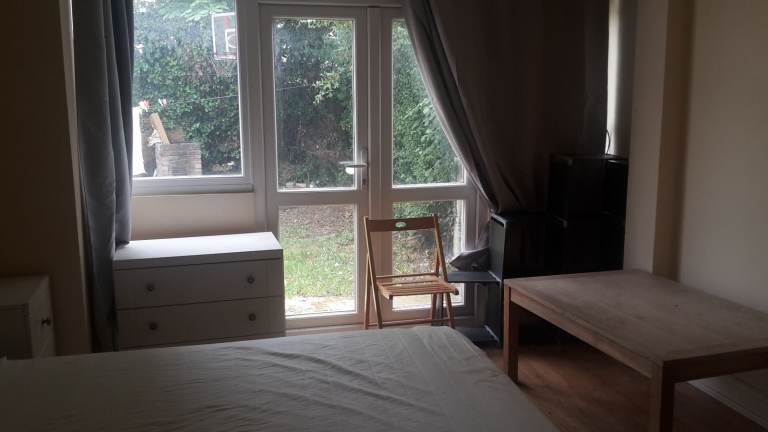 Spacious, Furnished, Double Room in a Shared House in Wembley (Bills inc.)