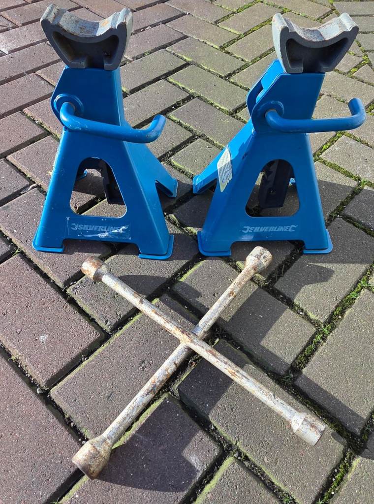 2 × Silverline 3 Tonne Axle Stands