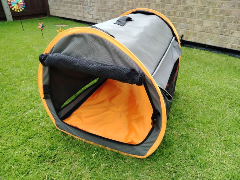 LARGE DOG CRATE (MADE FROM DURABLE WIPE CLEAN MATERIAL) 