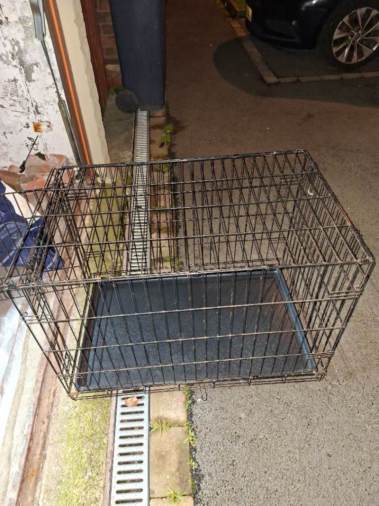 Large metal dog cage only  £12