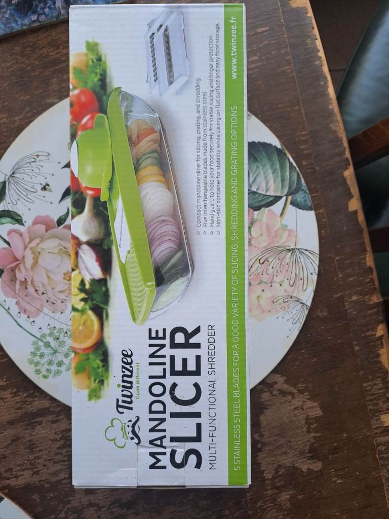 Twinzee Mandoline Slicer - Multi-functional Shredder, New