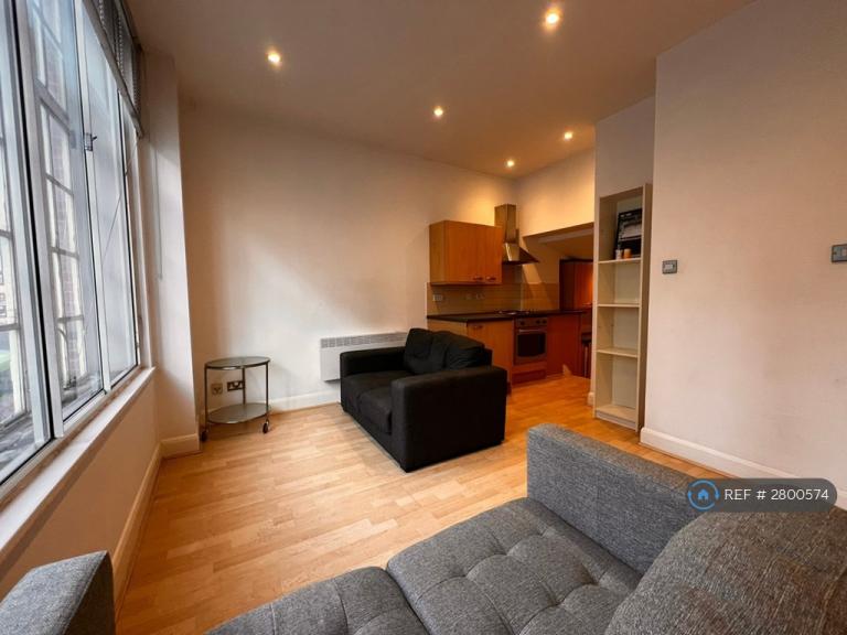 1 bedroom flat in Eastgate, Leeds, LS2 (1 bed) (#2800574)