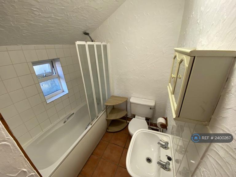 2 bedroom flat in Nightingale Road, Hitchin, SG5 (2 bed) (#2400267)