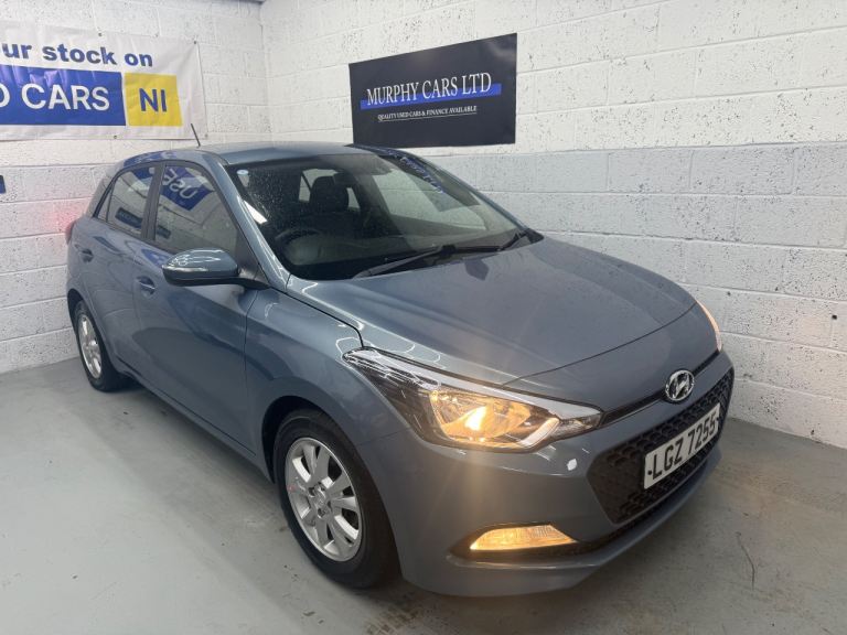 FULL SERVICE HISTORY PARKING SENSORS ALLOY WHEELS DRIVES FIRST CLASS!