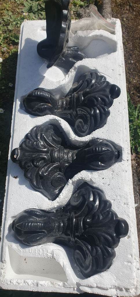 Four cast iron claw bath feet in black, new