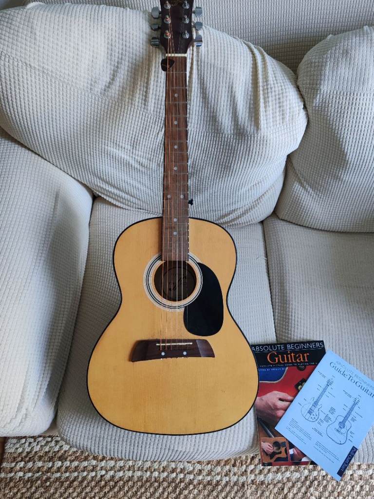 First Act MG395 Acoustic Guitar with Beginner Books, CD and plectrum – Good Condition