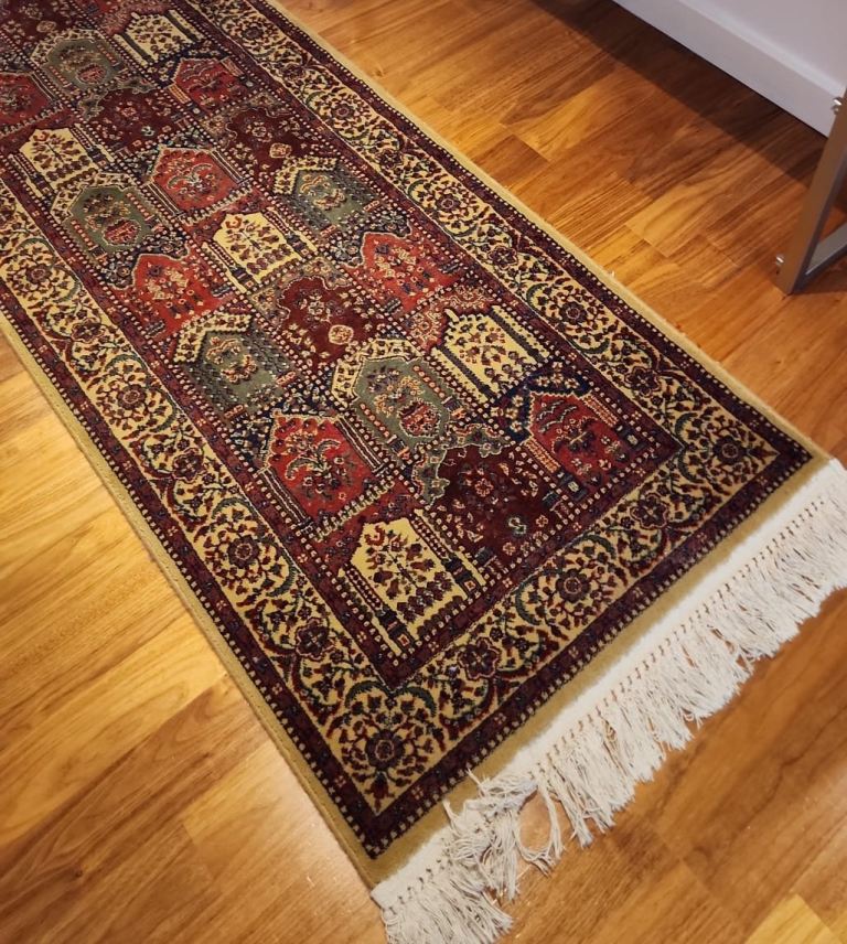 2 pieces handmade carpet, store price £700, selling both £260, pet free home, less than 6 months old