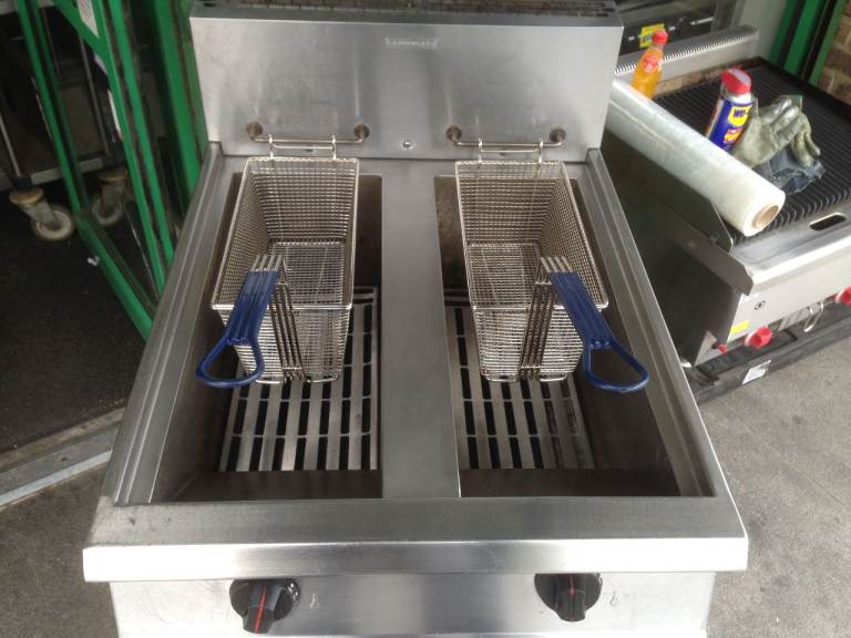  CATERING Commercial Stainless Steel GAS  TWIN  Deep Fryer – Good Condition CAFE RESTAURANT CHICKEN 