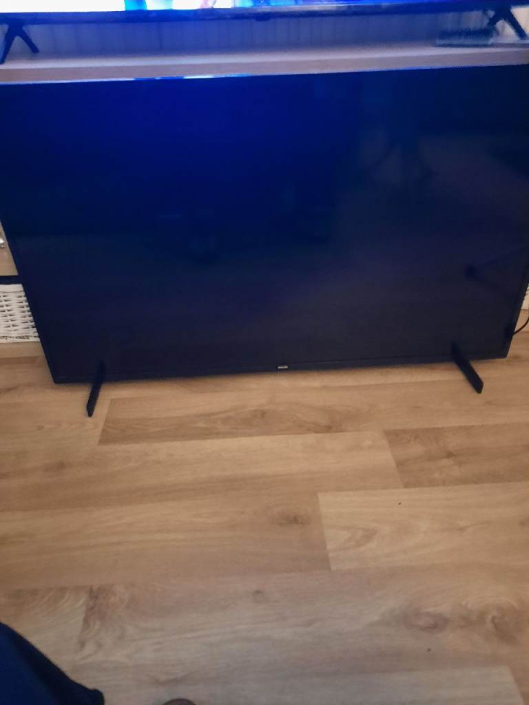40" Phillips smart tv with feet. Repair or spares