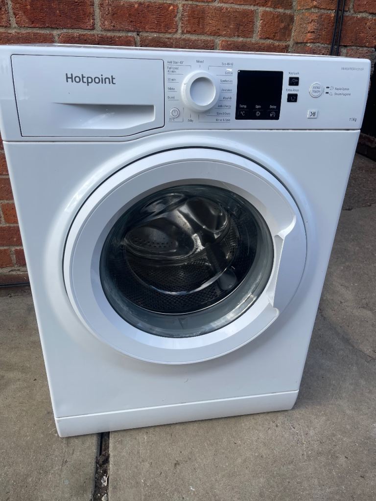 Hotpoint 11 kg washing machine. Price includes Delivery in Lincoln only.