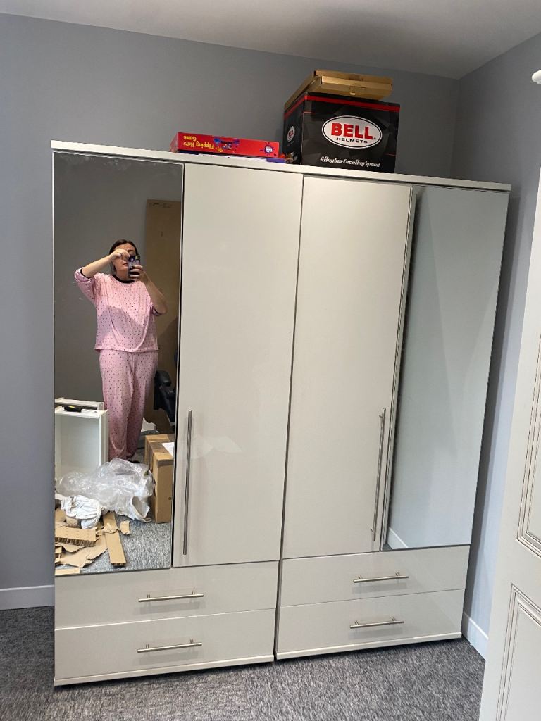 Double wardrobe 