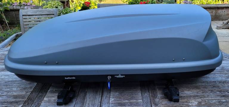 Halfords Roof Box with Fittings Excellent Condition with instructions
