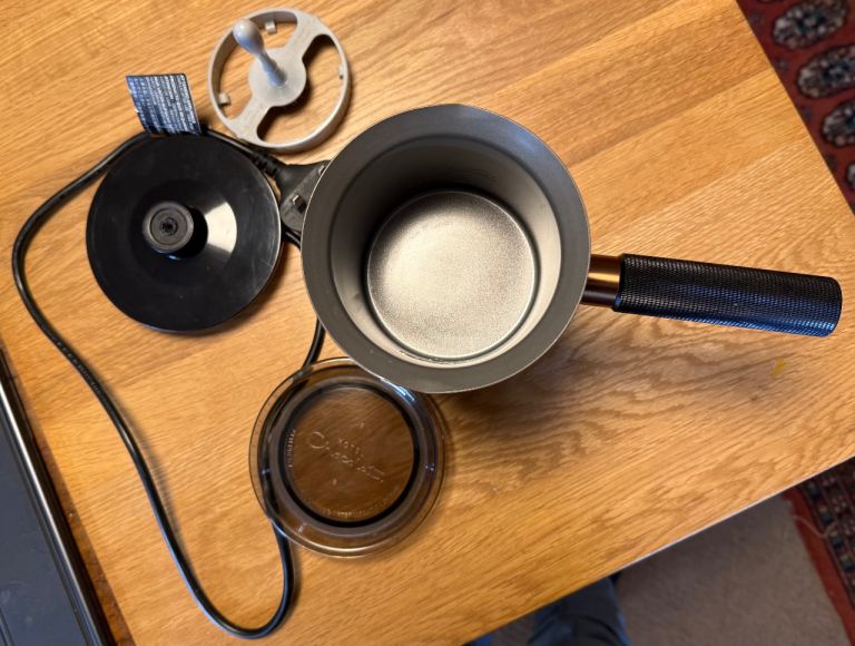 HOTEL CHOCOLAT VELVETISER HOT CHOCOLATE MACHINE & CUPS