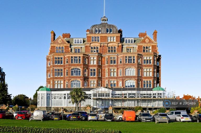 1 bedroom flat in The Grand, Folkestone, CT20 (1 bed) (#2913489)