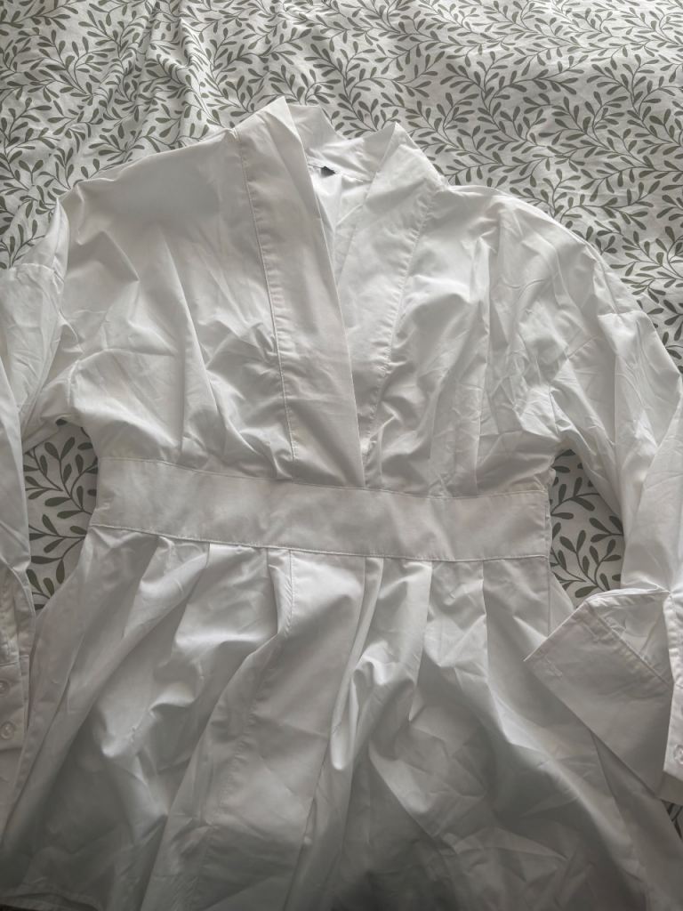 Women’s cinched white shirt 