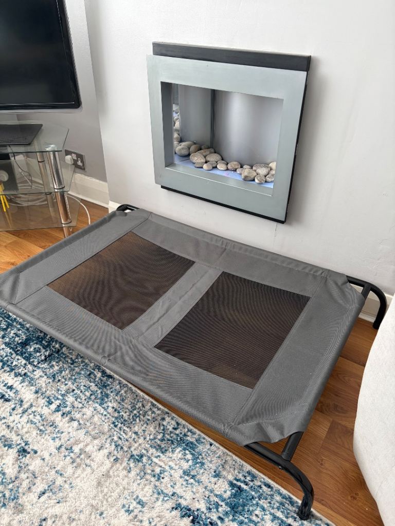 Raised dog bed 