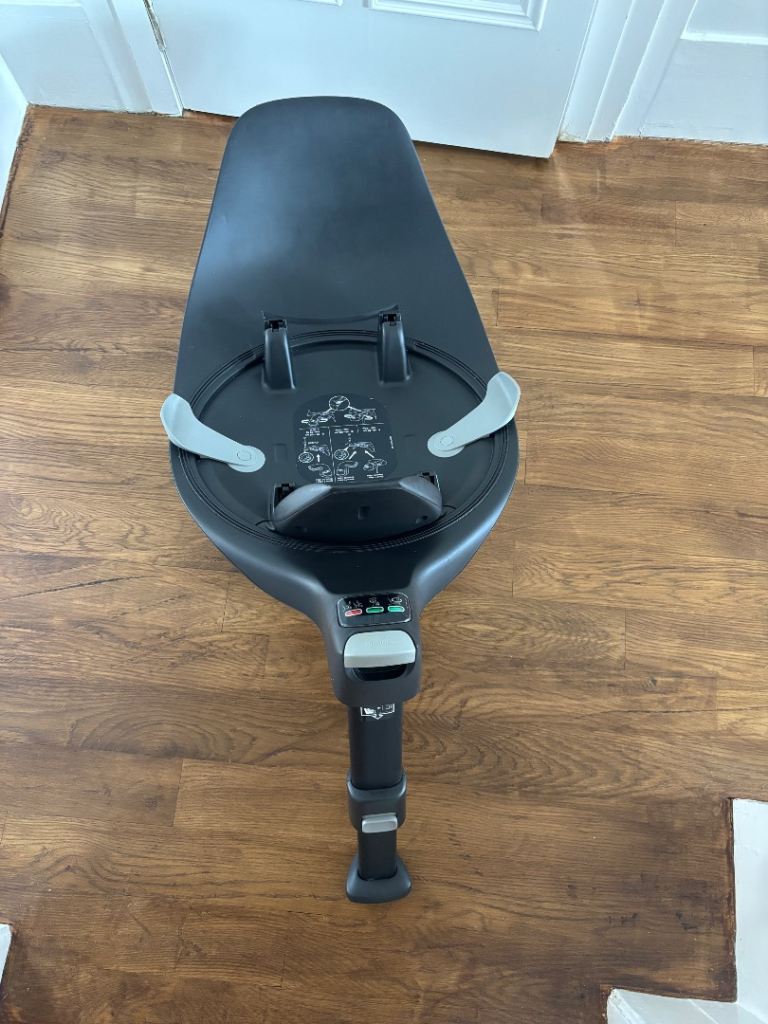 Cybex Cloud T iSize Seat Lie Flat plus Isofix base 360 degree spin excellent condition