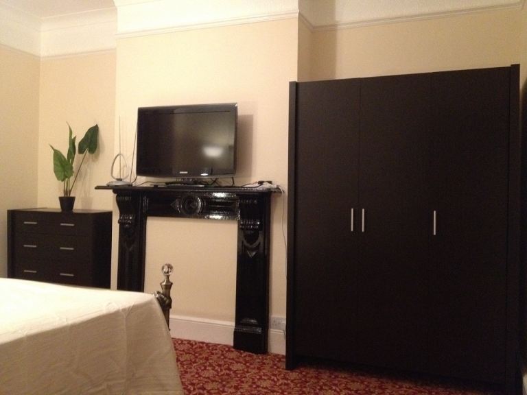 Clean and Tidy Master BedRoom for people in Professional occupation.