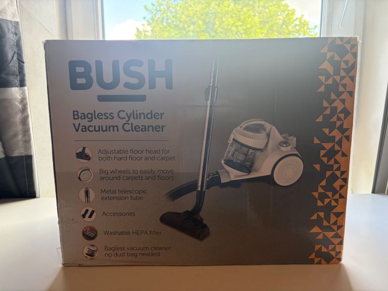 BUSH vacuum cleaner - with box 