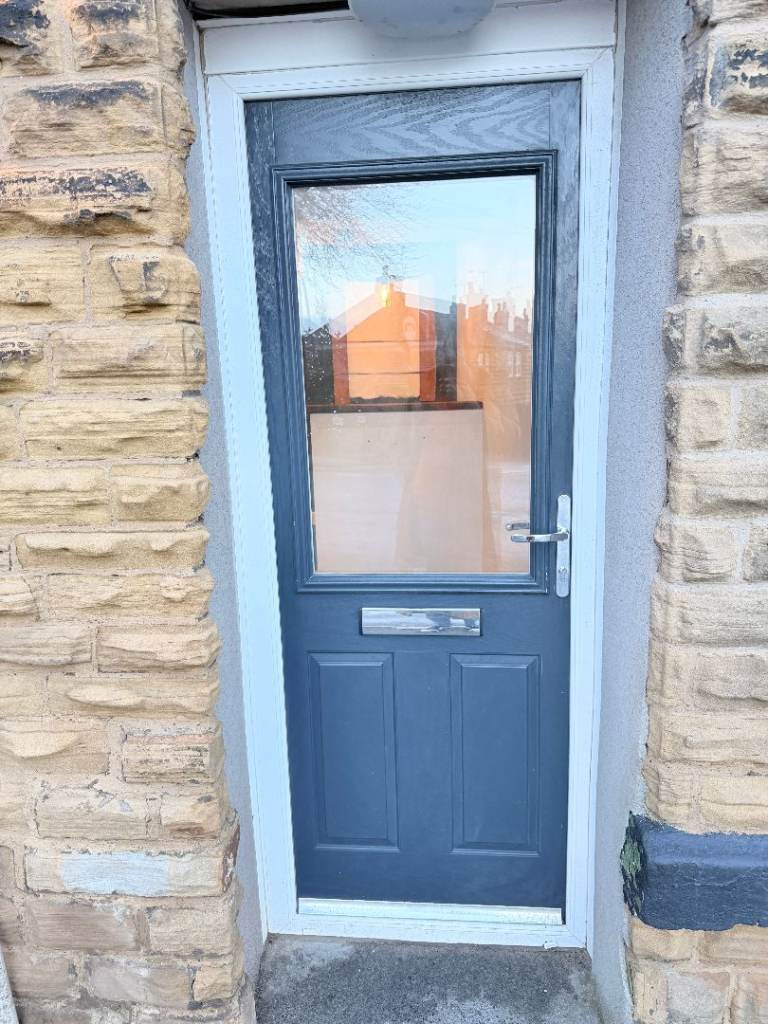 Prime Commercial Property for Rent near Leeds Bradford Airport – Former Hair Salon Barbers