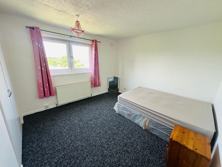 Double bedroom For Rent in a shared flat