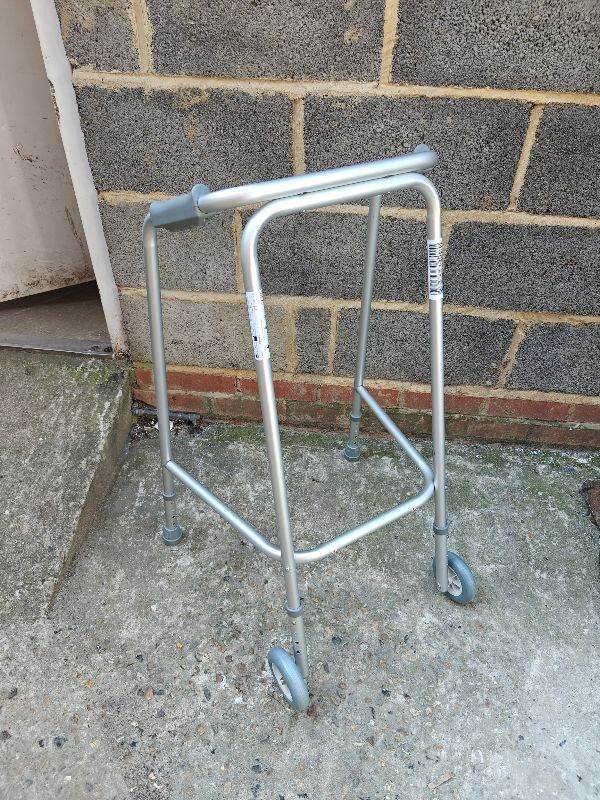 SUNRISE MEDICAL WALKING FRAME 7351C
