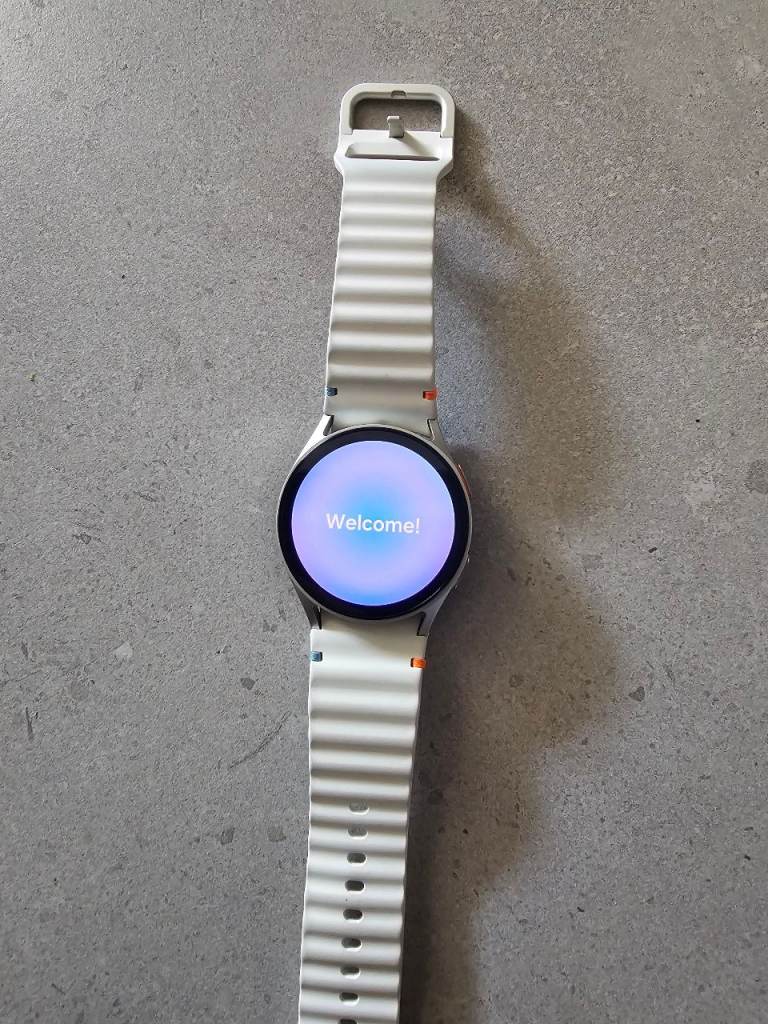 Price drop Samsung Galaxy Watch 7 – White, As Good As New