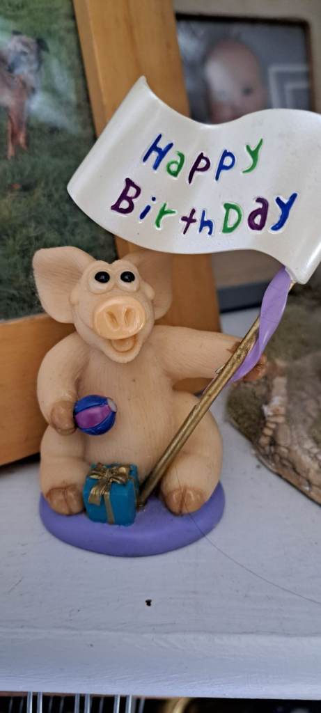 Lovely Happy birthday piggin ornament nice gift /collectors 