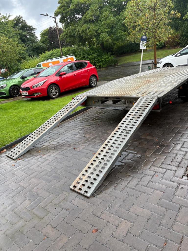 Car transporter trailer 