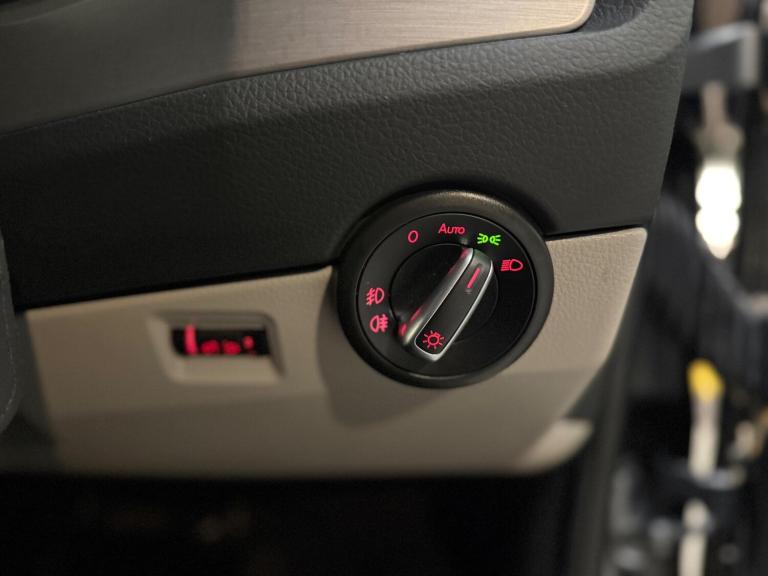  Volkswagen Transporter 2.0 TDI T32 Highline Kombi DSG FWD SWB Euro 6 (s/s) 5dr Diesel Automatic