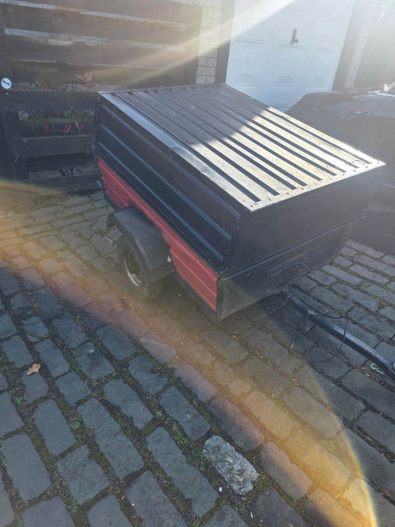 Little trailer