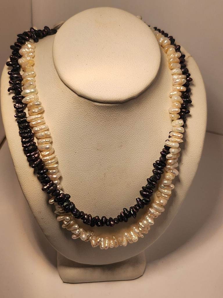 COSTUME JEWELLERY NAVY & WHITE PUKA SHELL DOUBLE NECKLACE 