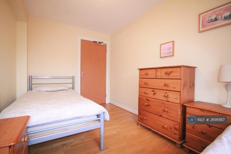 2 bedroom flat in Hoole Lane, Chester, CH2 (2 bed) (#2695187)