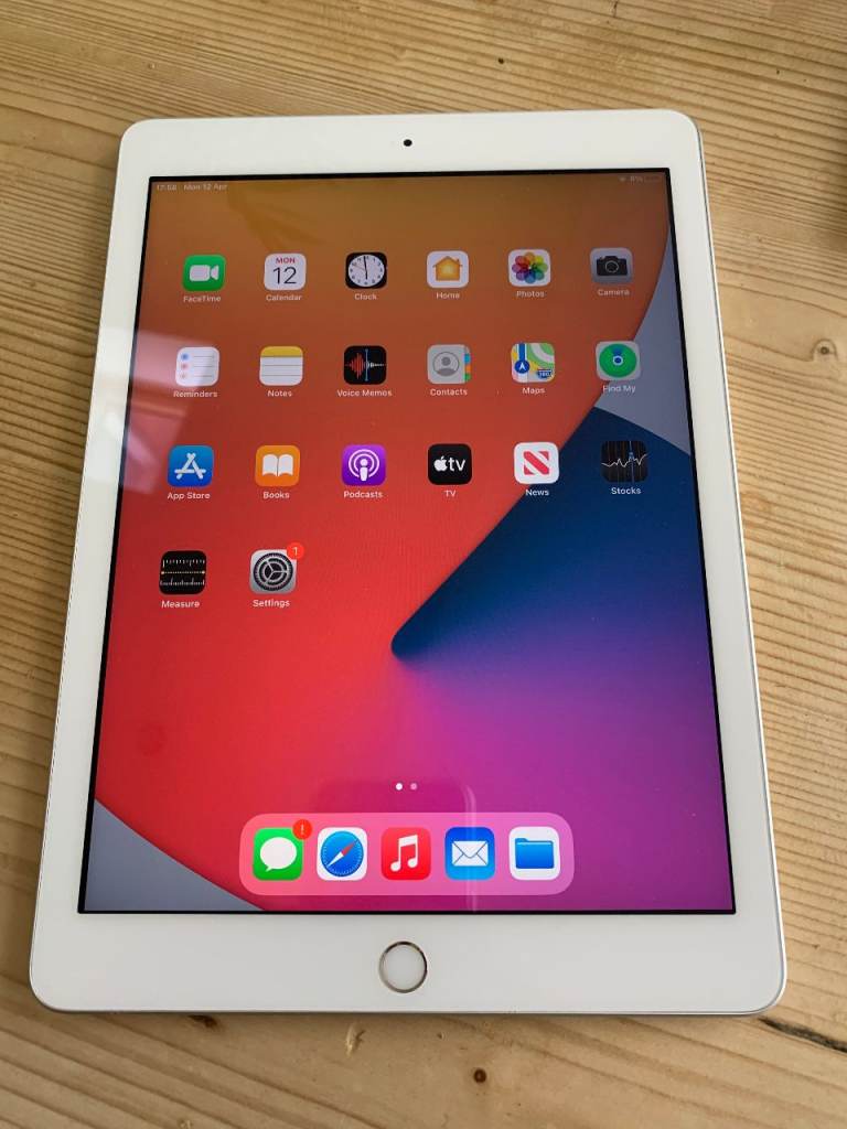 APPLE IPAD PRO 32GB IOS16 9.7 INCH WIFI - charger - great condition - can deliver locally