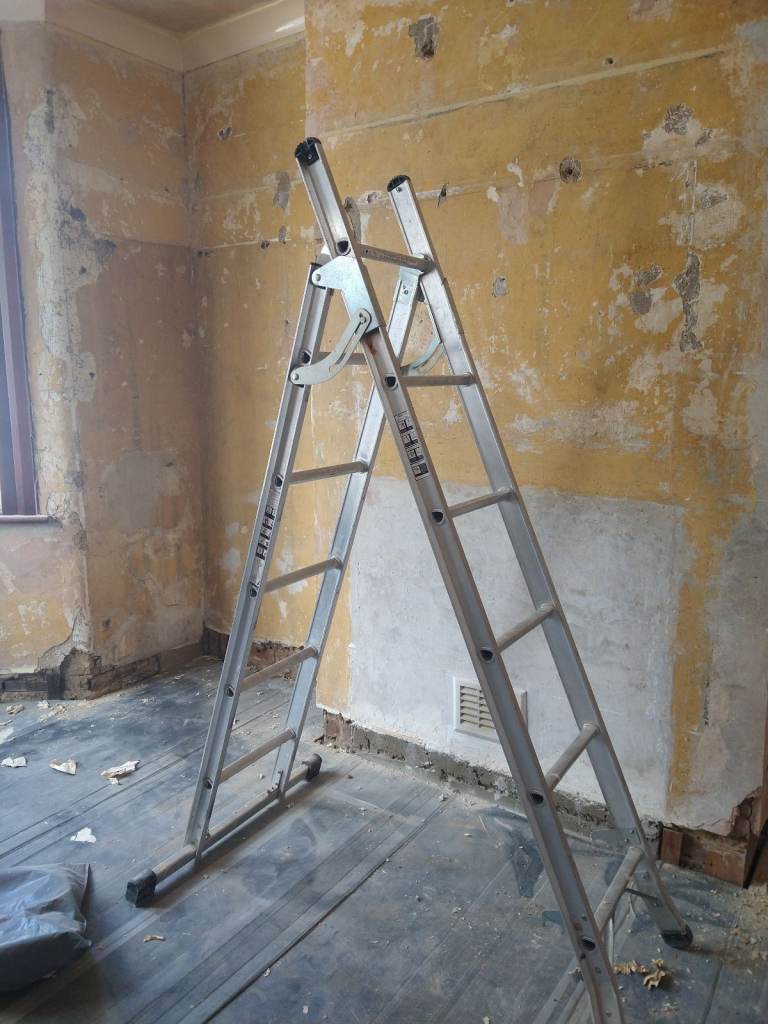 Combination stepladder, stairwell and extension ladder