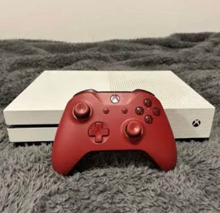 Xbox One S - 1TB storage. One standard controller. 4 Games.